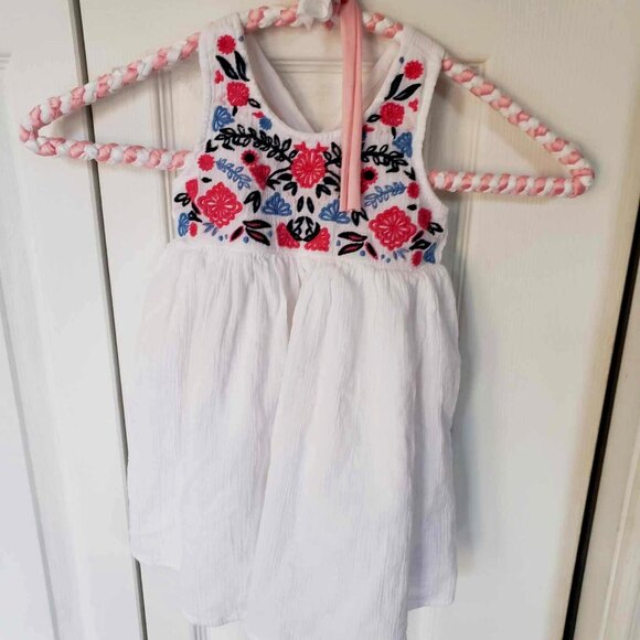 White Dress with front design 2T - Picture 1 of 4